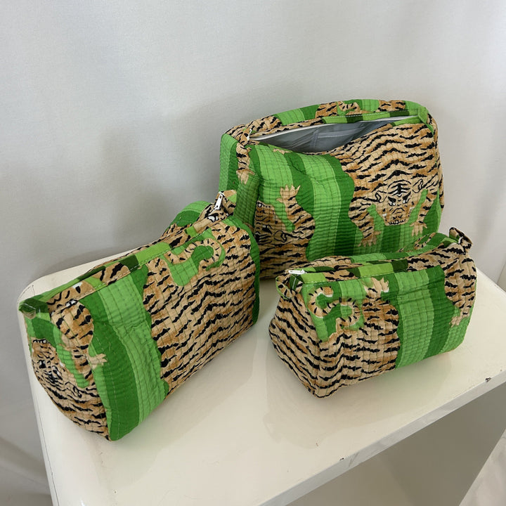 3 Quilted Printed Wash Bag in Green Tiger - jqwholesale.com
