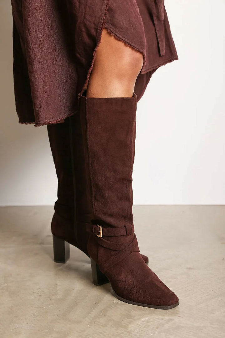 BROWN SUEDE KNEE HIGH BLOCK HEELED BOOT (PACK OF 12 PAIRS UK3-UK8) - jqwholesale.com
