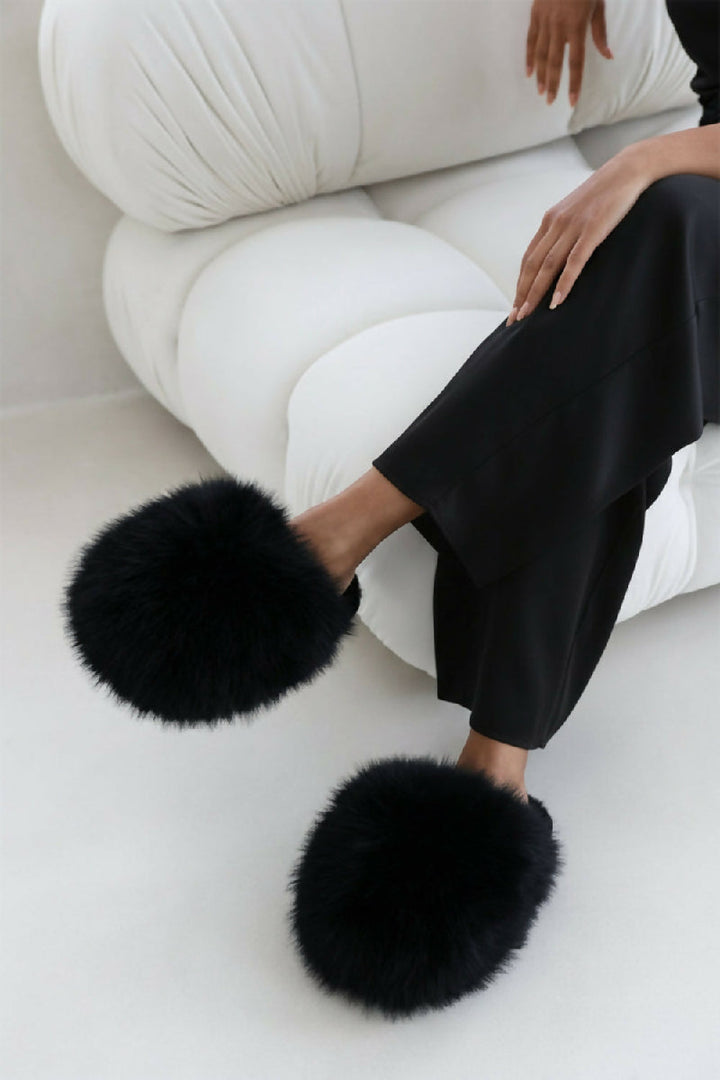 BLACK EXTREME OVERSIZED FAUX FUR FLUFFY SLIPPERS (PACK OF 12 PAIRS UK3-UK8)