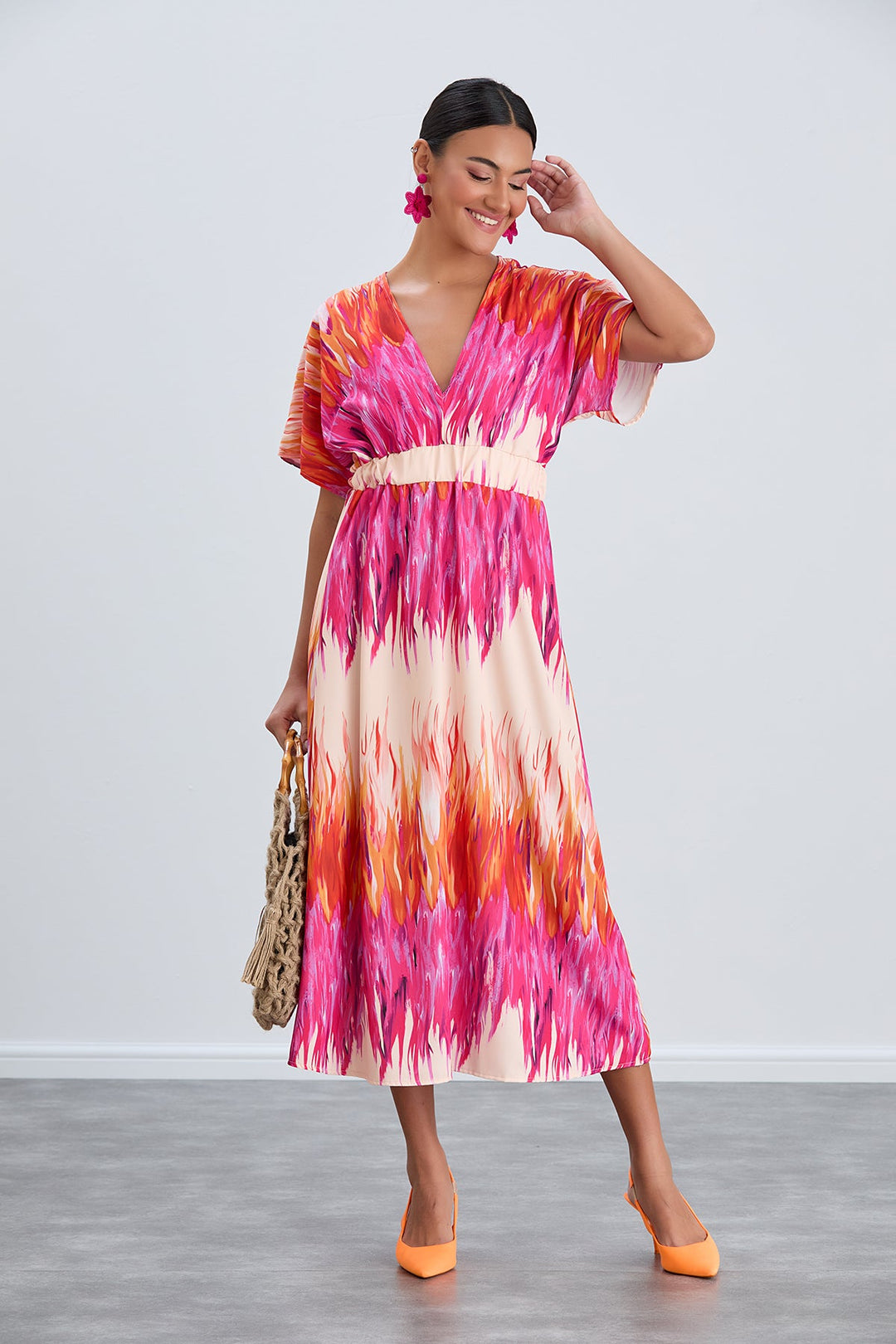Elasticated Midi Dress in Abstract Pink print - jqwholesale.com