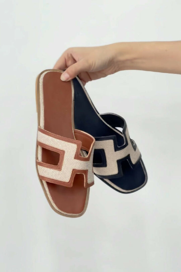 HR2BOTH_b4c57c07-ef1c-4066-bfba-20e8f2bd4487_1000x1500