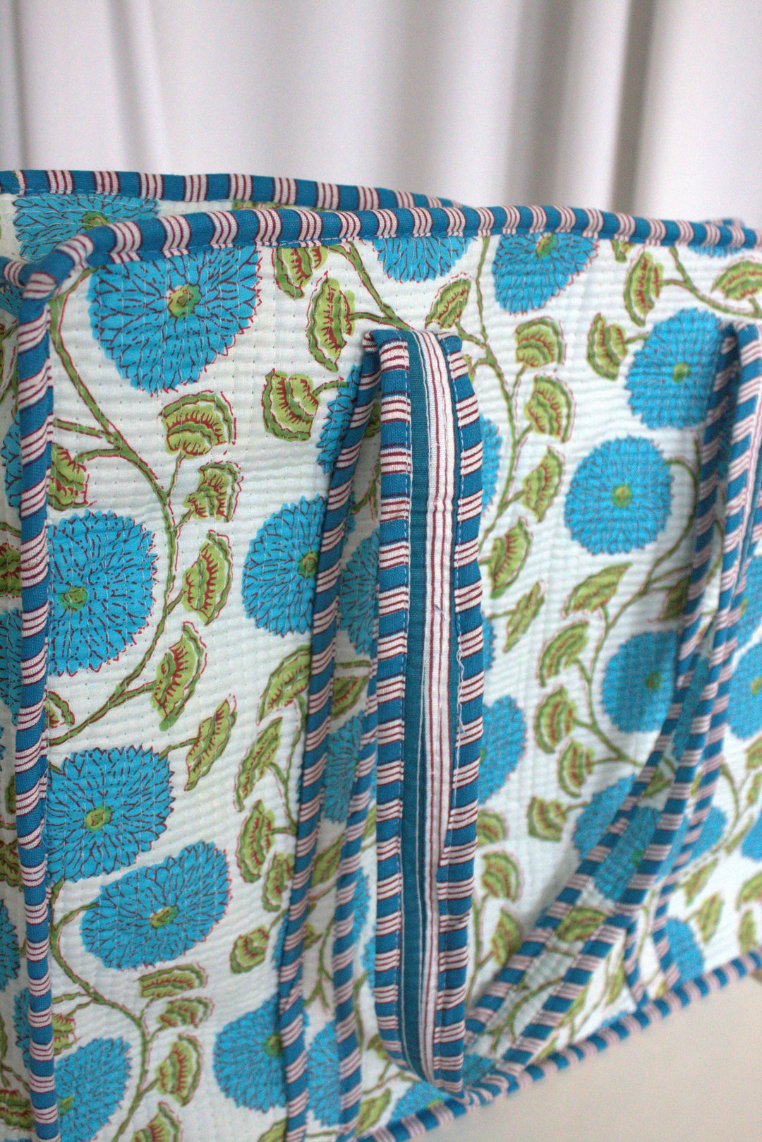 Quilted Printed Tote Bag in Blue Floral - jqwholesale.com