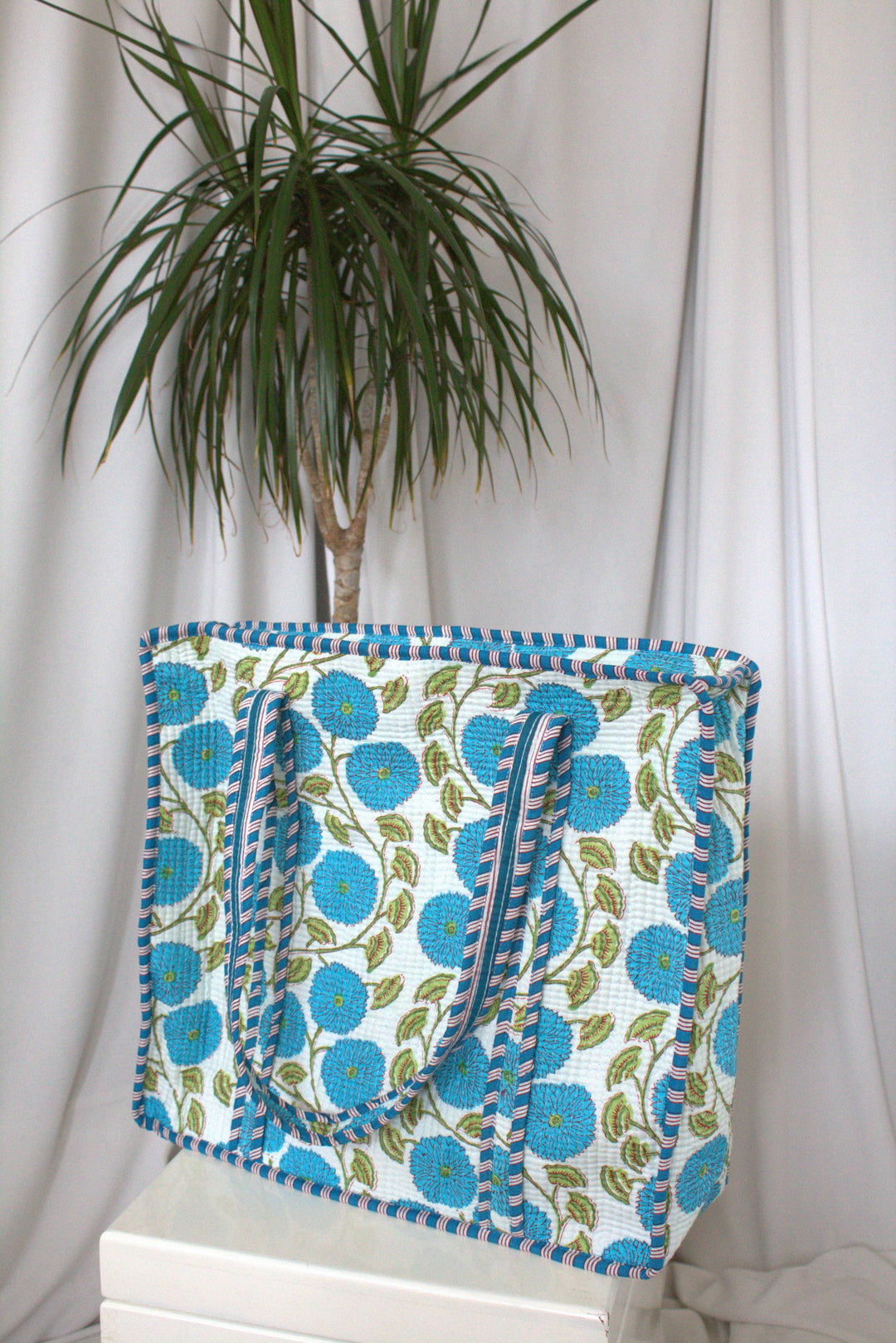 Quilted Printed Tote Bag in Blue Floral - jqwholesale.com