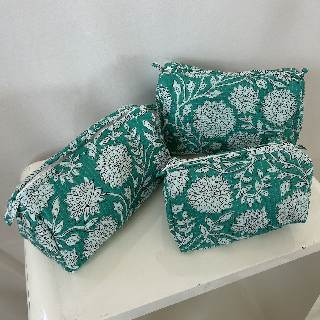3 Quilted Printed Wash Bag in Mint - jqwholesale.com