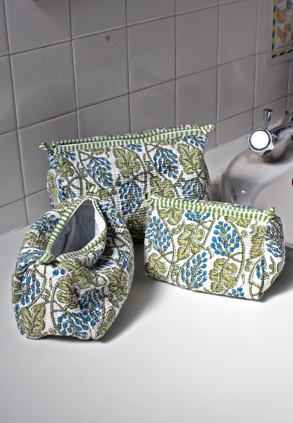 3 Quilted Printed Wash Bag in White Leaves - jqwholesale.com