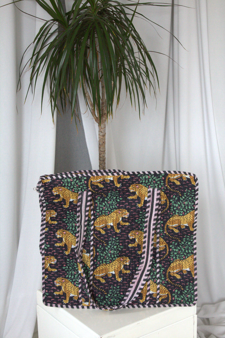 Quilted Printed Tote Bag in Black Leopard - jqwholesale.com