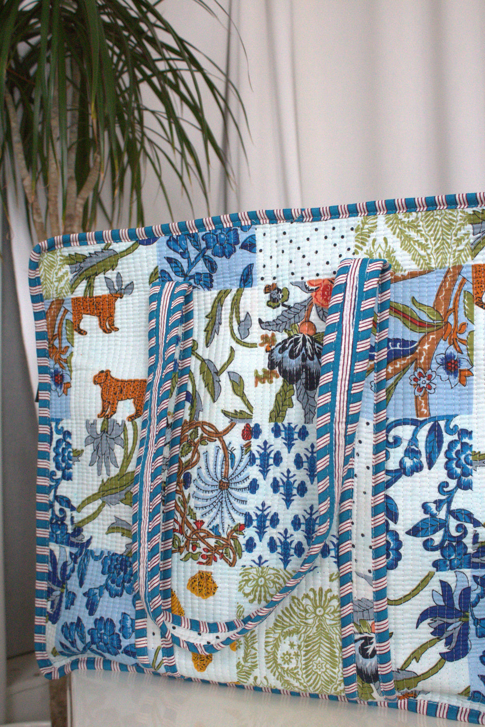 Quilted Printed Tote Bag in White Patchwork - jqwholesale.com