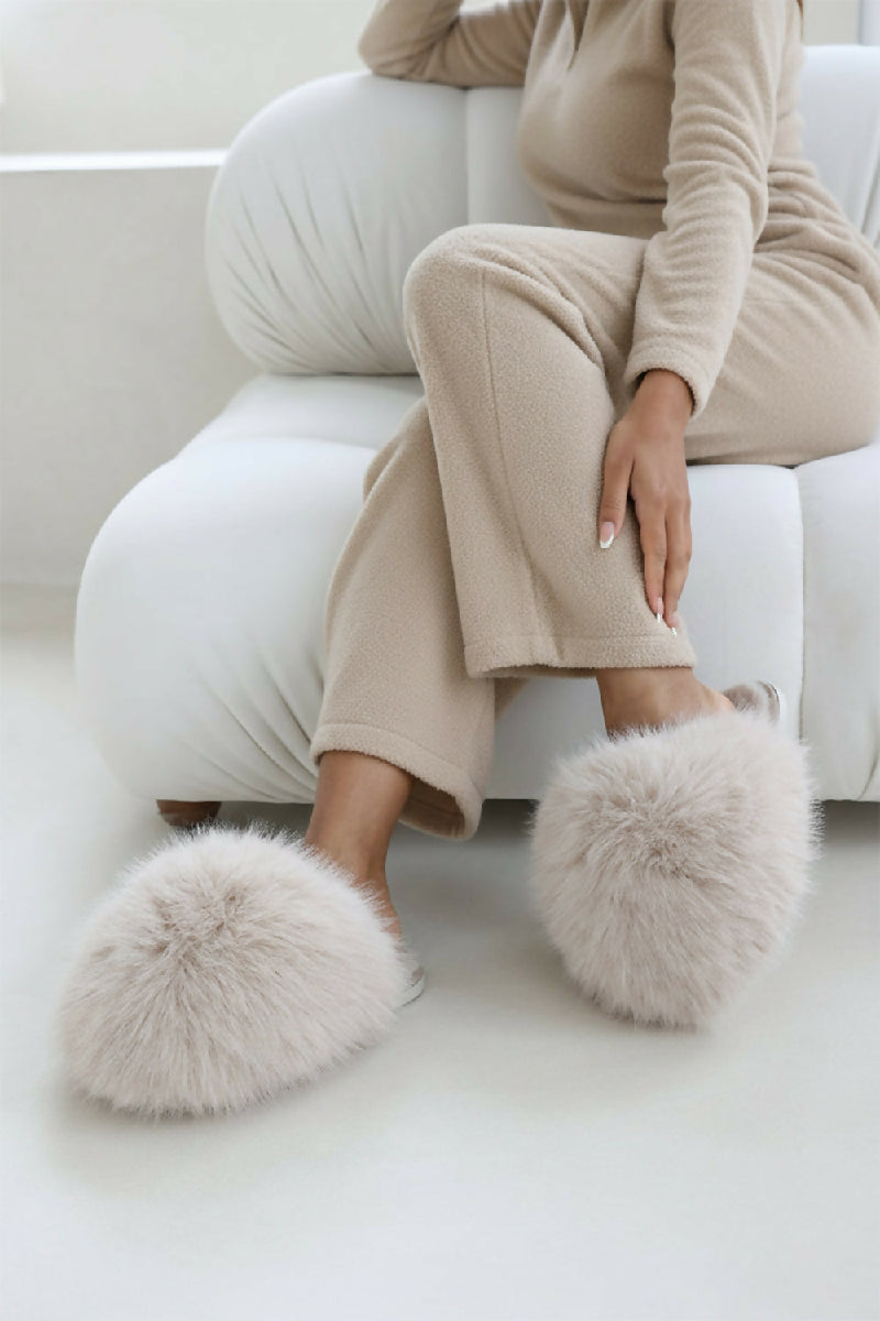 BEIGE EXTREME OVERSIZED FAUX FUR FLUFFY SLIPPERS (PACK OF 12 PAIRS UK3-UK8) - jqwholesale.com