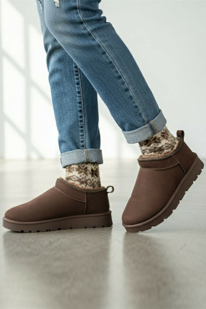 BROWN FAUX SUEDE CLASSIC MICRO COZY SLIPPER BOOTS (PACK OF 12 PAIRS UK3-UK8)