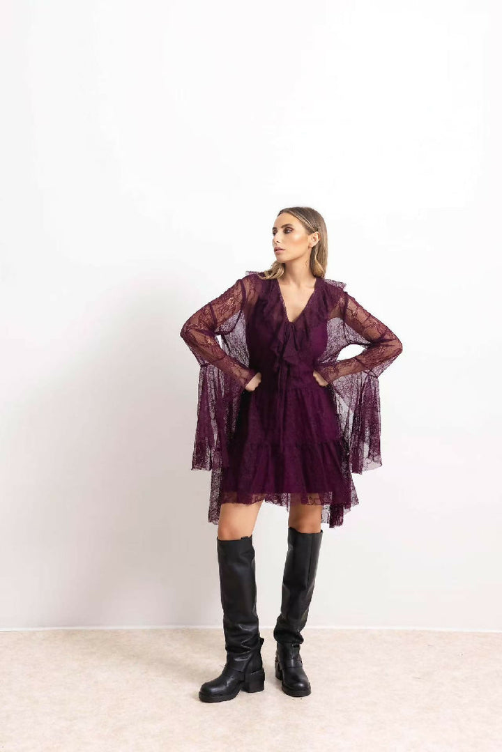 Lined Lace Mini Dress — Elegance and Subtle Sensuality