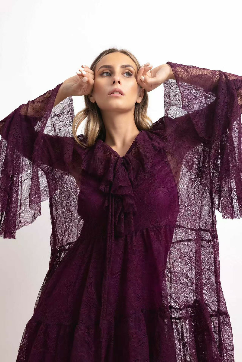 Lined Lace Mini Dress — Elegance and Subtle Sensuality