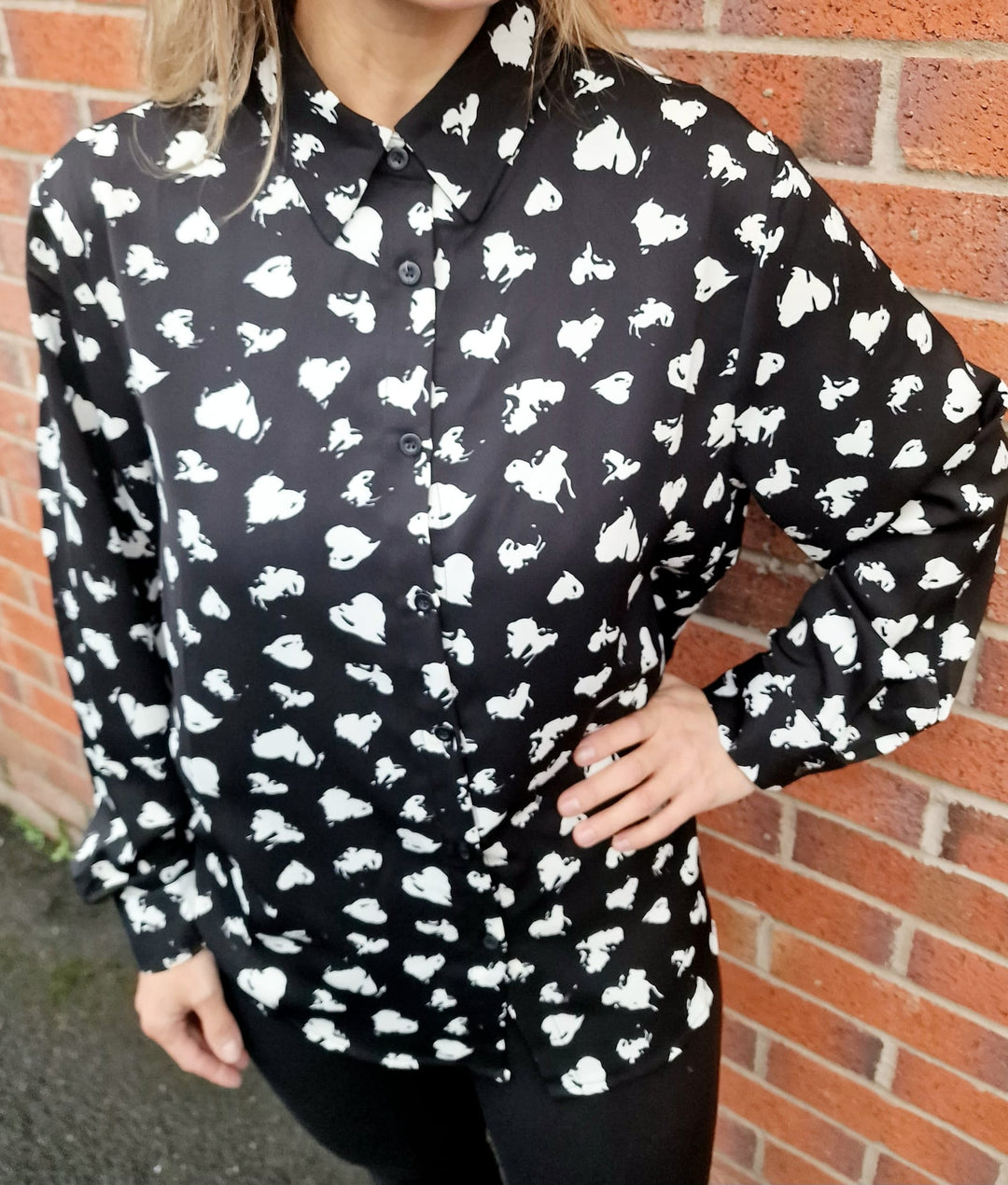 (4P. PACK) Black & White Contrast Heart Sateen Shirt - jqwholesale.com
