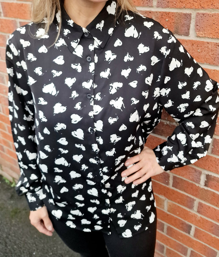 (4P. PACK) Black & White Contrast Heart Sateen Shirt - jqwholesale.com