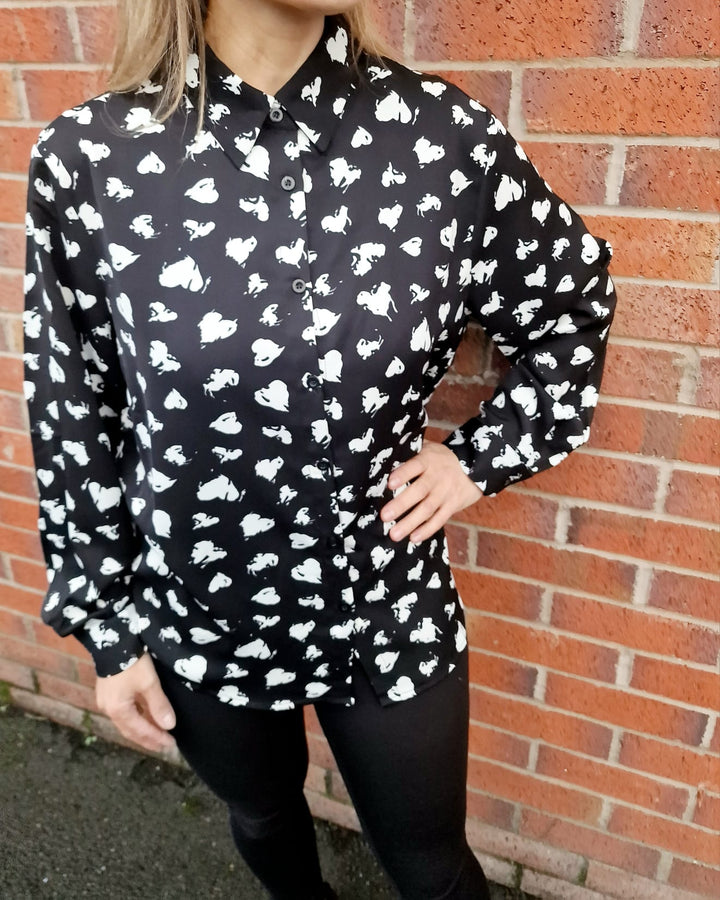 (4P. PACK) Black & White Contrast Heart Sateen Shirt - jqwholesale.com