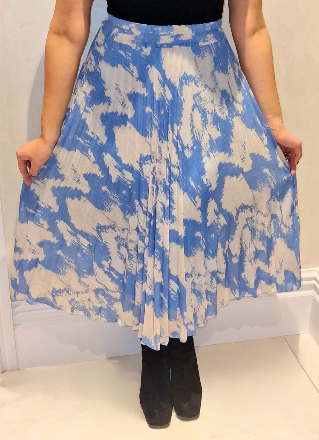 Sasha Swirl Print Pleated Midi Skirt - jqwholesale.com