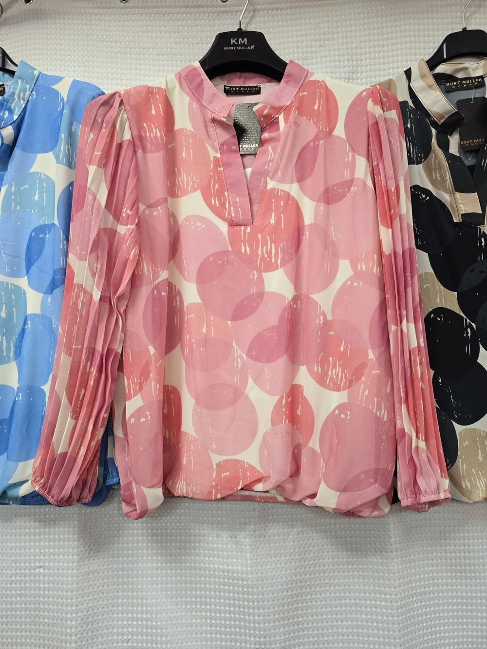 Sophia Plisse Sleeve Bubble Hem Blouse – One Size (UK 8-16) - jqwholesale.com
