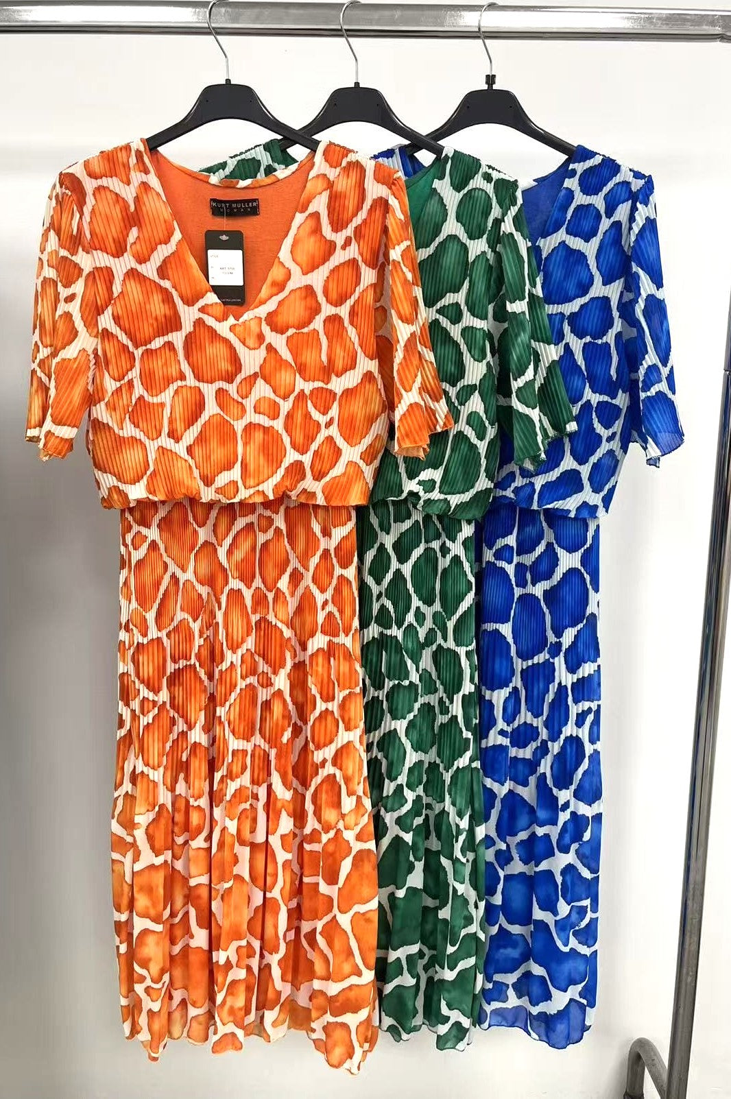 Tonal Pebble Giraffe Plissee Layered Midaxi Dress - jqwholesale.com
