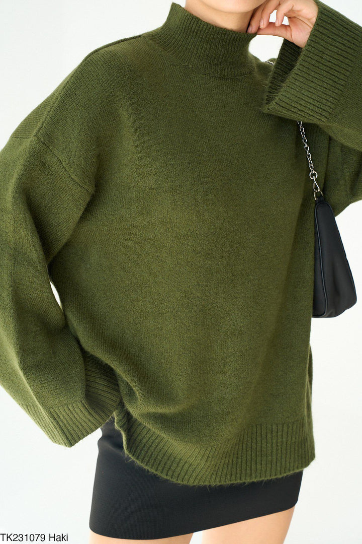 Oversized Soft Knit Mock-Neck Jumper – Khaki