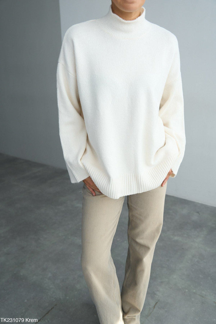 Oversized Soft Knit Mock-Neck Jumper – Cream