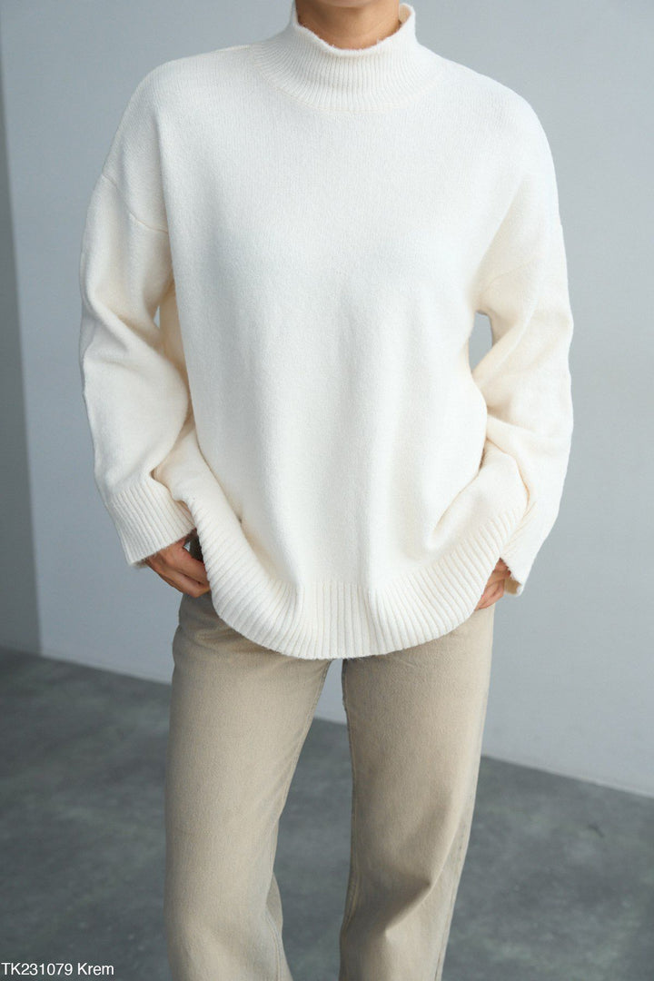Oversized Soft Knit Mock-Neck Jumper – Cream