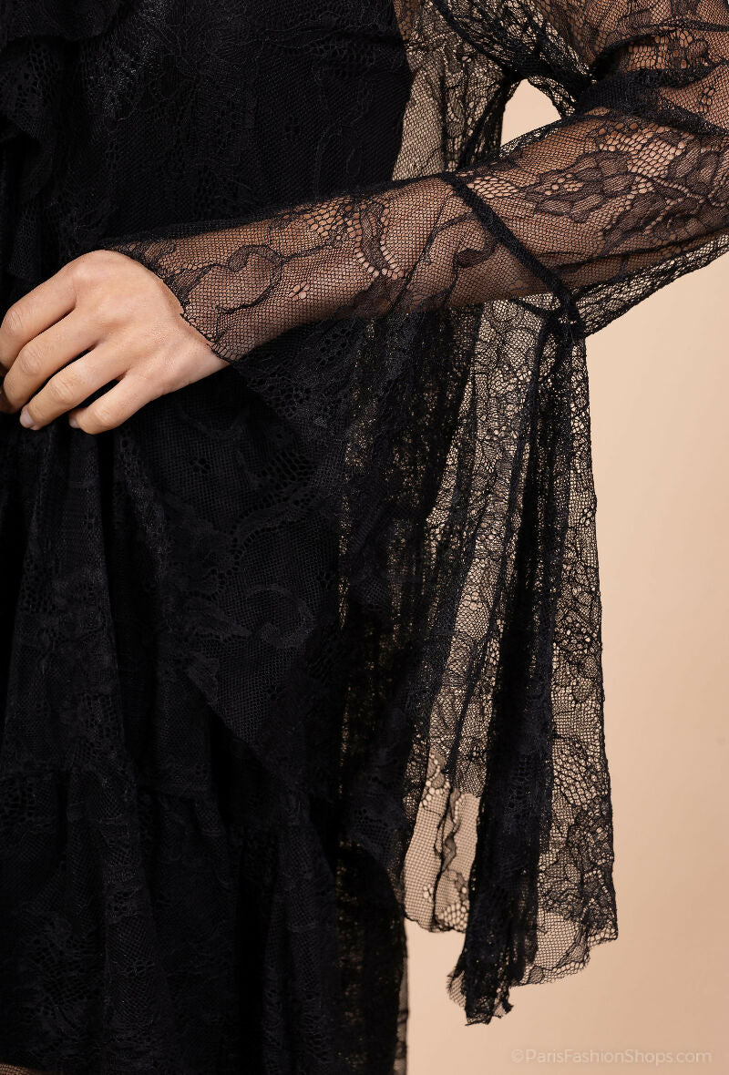 Lined Lace Mini Dress — Elegance and Subtle Sensuality