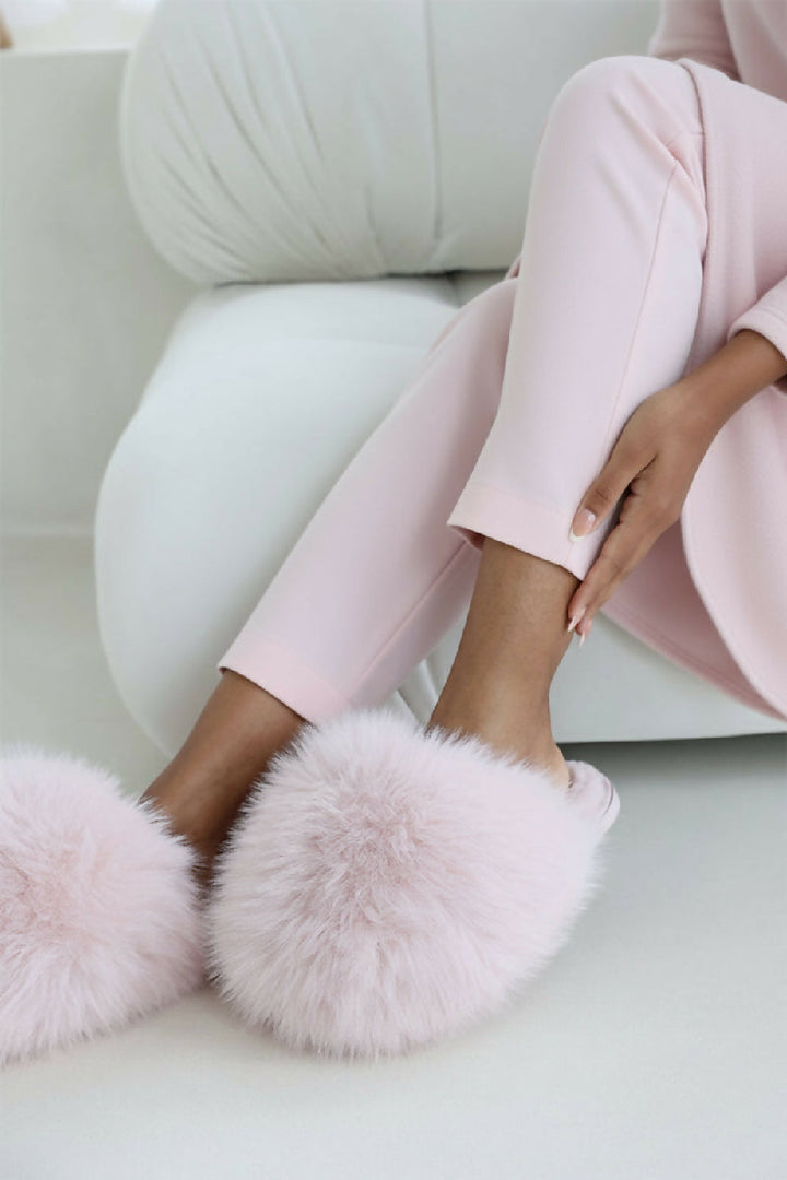 PINK EXTREME OVERSIZED FAUX FUR FLUFFY SLIPPERS (PACK OF 12 PAIRS UK3-UK8)