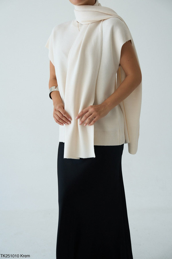 Sleeveless Knit Jumper with Matching Scarf in Cream