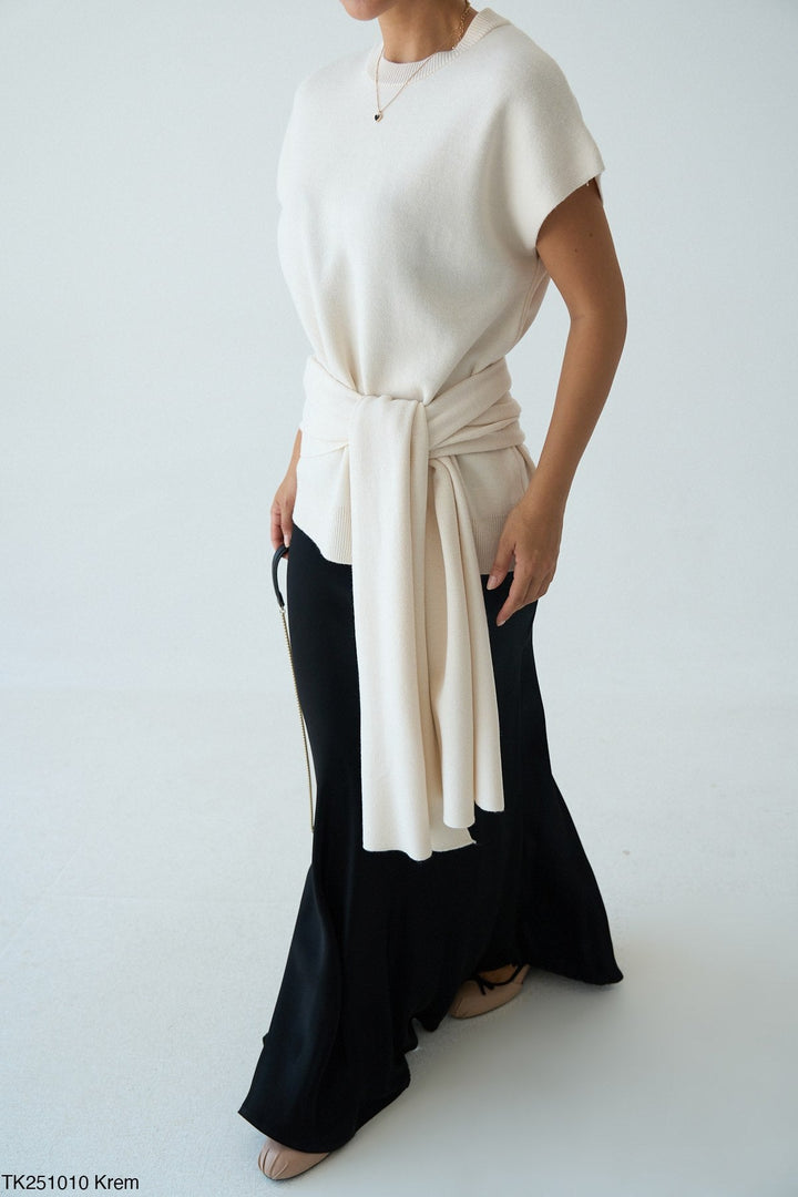 Sleeveless Knit Jumper with Matching Scarf in Cream