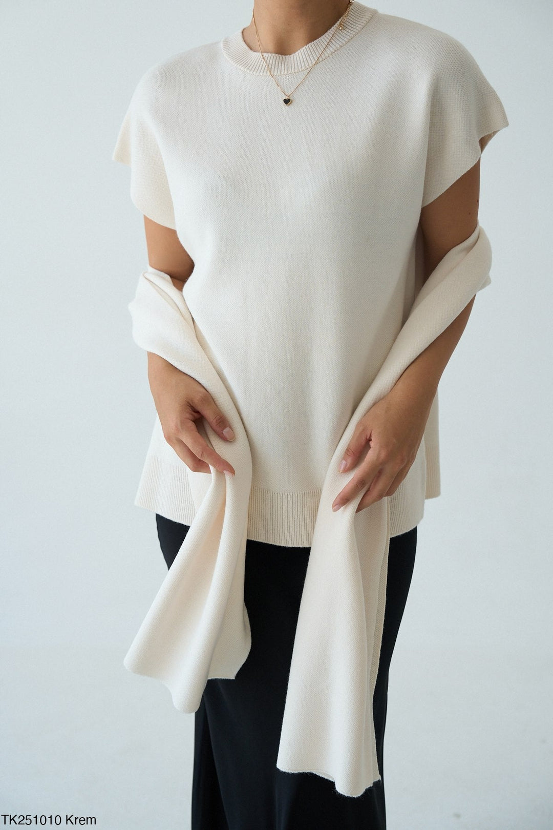 Sleeveless Knit Jumper with Matching Scarf in Cream - jqwholesale.com